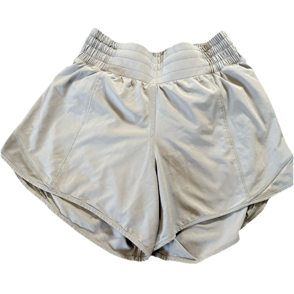 Lululemon Shorts Hotty Hot High Rise Size 2 Light Gray 4" Inseam
